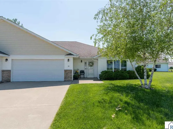 15 Sarah Cir, North Mankato, MN 56003