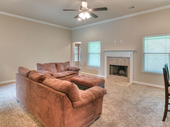 4th image of 202 Southern Creek Cir