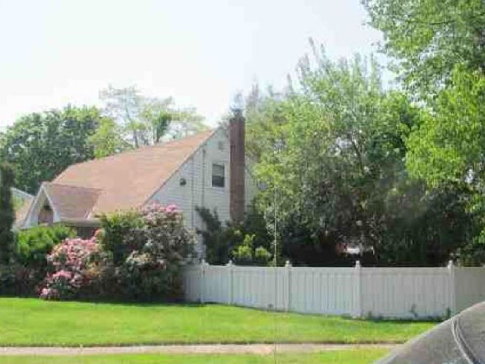 2nd image of 1815 Adelaide Ct