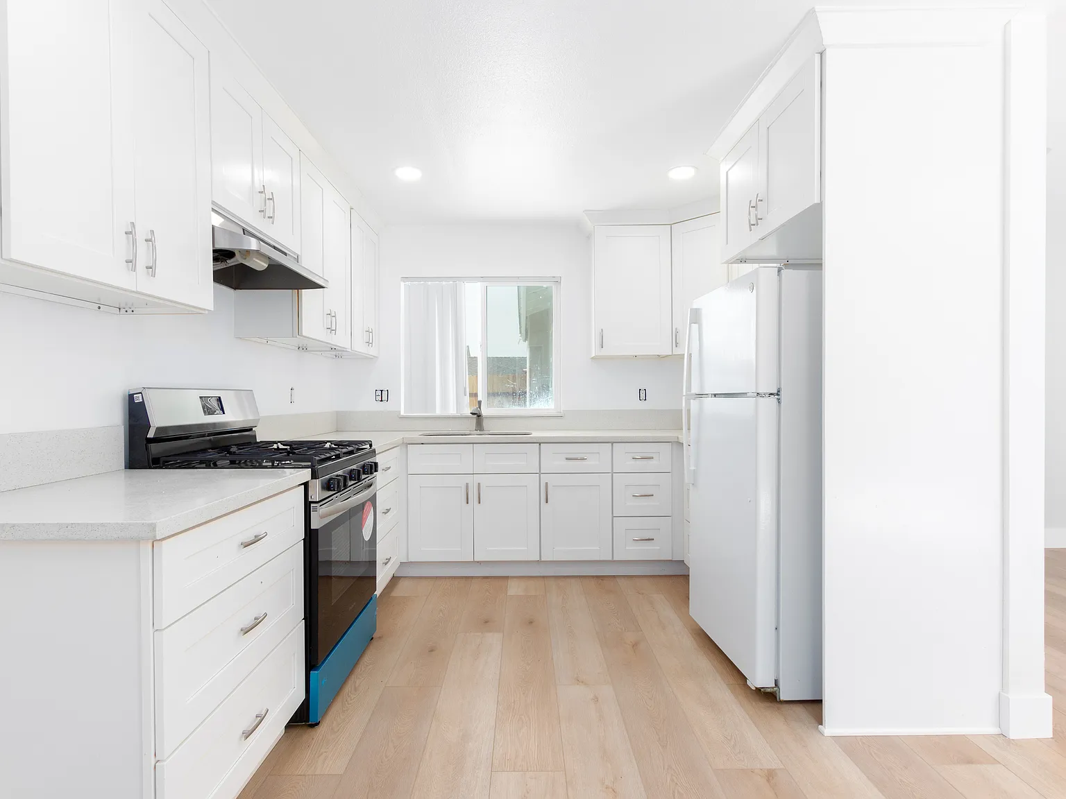 4 bed, 1250 sqft, $3,900 — Photo 3