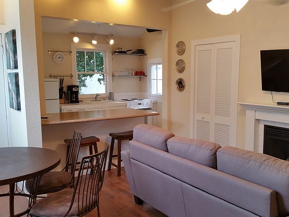 2nd image of 219 Ramona St APT 10