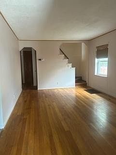 4th image of 32 Hartwell Ct