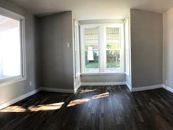 5th image of 609 Blackhawk St