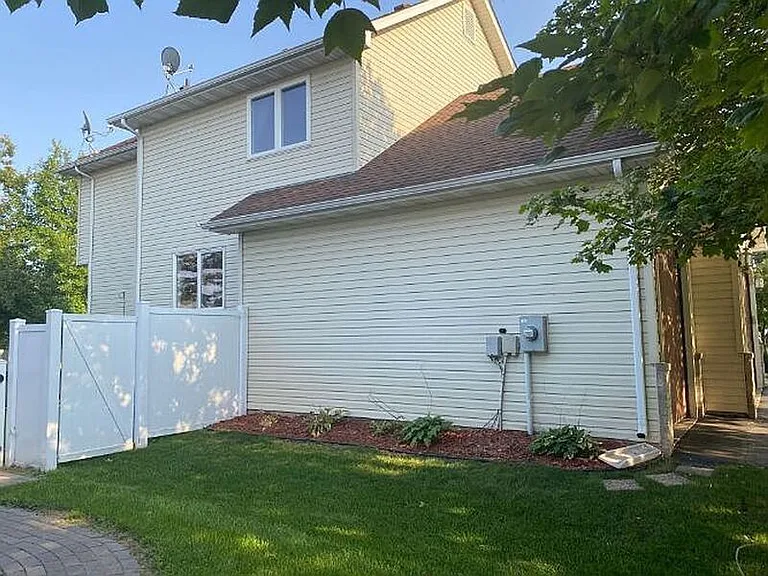 1599 Coventry Ln — Photo 32