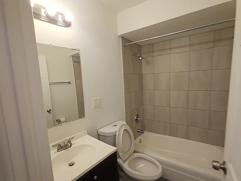 6211 N Kenmore Ave #507 — Photo 2