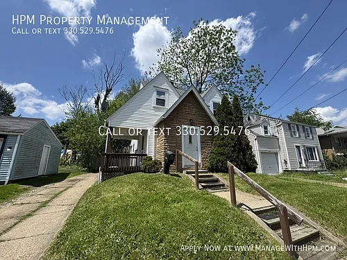 1613 Spring Ave NE Photo 1
