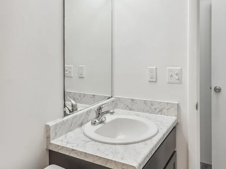Kimberly Club Apartments — Photo 34