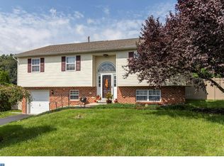 2650 E Colonial Dr, Upper Chichester, PA 19061