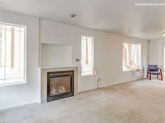 3rd image of 4946 N Vancouver Ave
