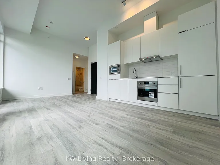 7 Golden Lion Hts #905N — Photo 3