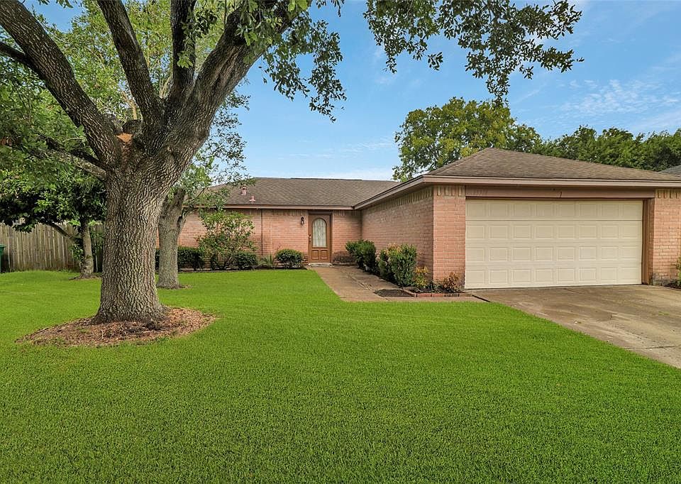 1st image of 15718 Rosebriar Dr