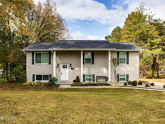 2nd image of 6717 Worthington Ln