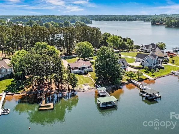 9561 Island Point Rd, Sherrills Ford, NC 28673