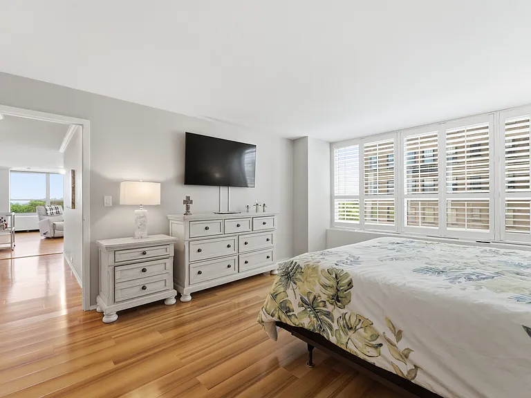 3550 N Lake Shore Dr #902 — Photo 16