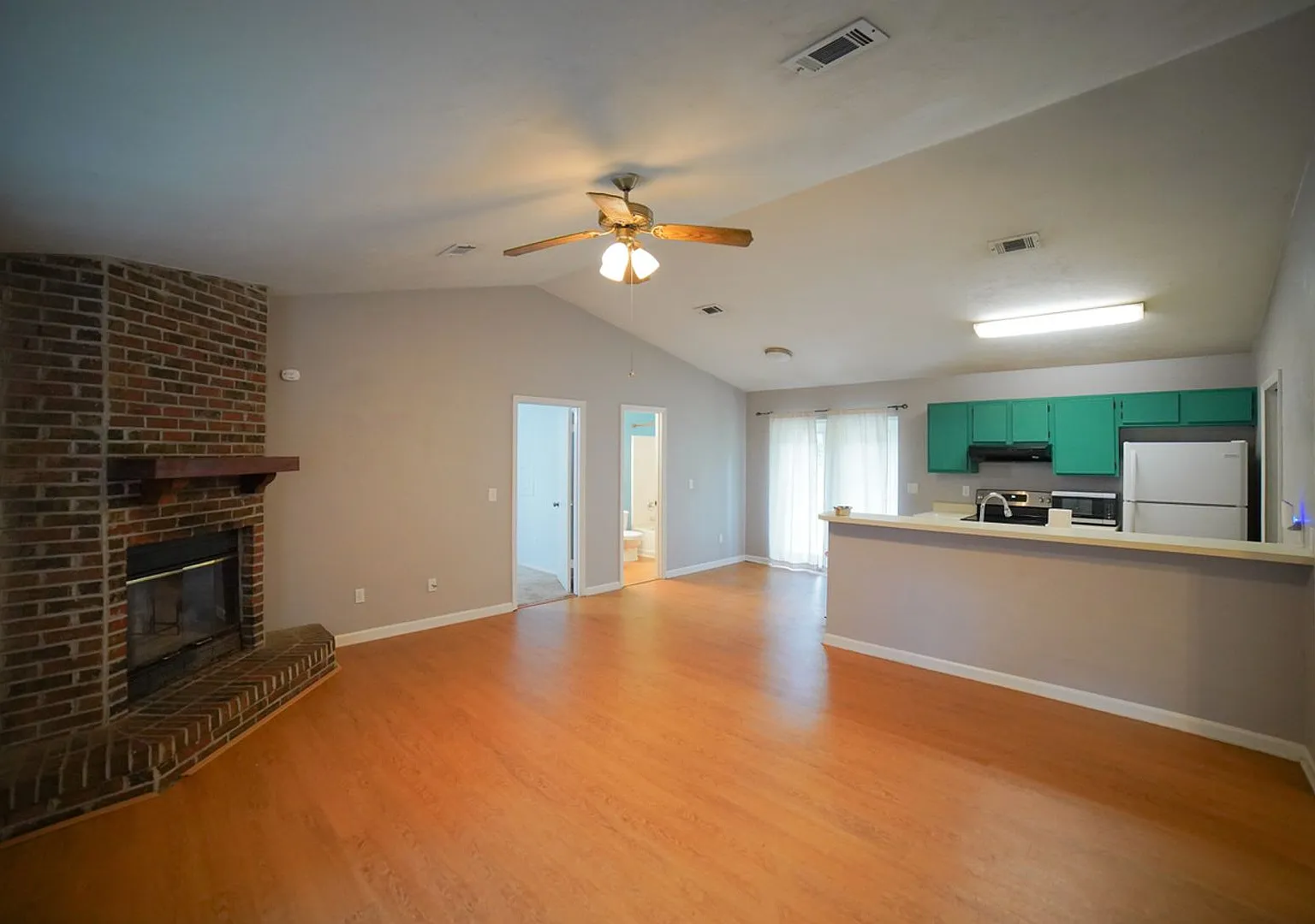 2 Bed / 2 Bath in Super Popular Renegade Village! — Photo 2