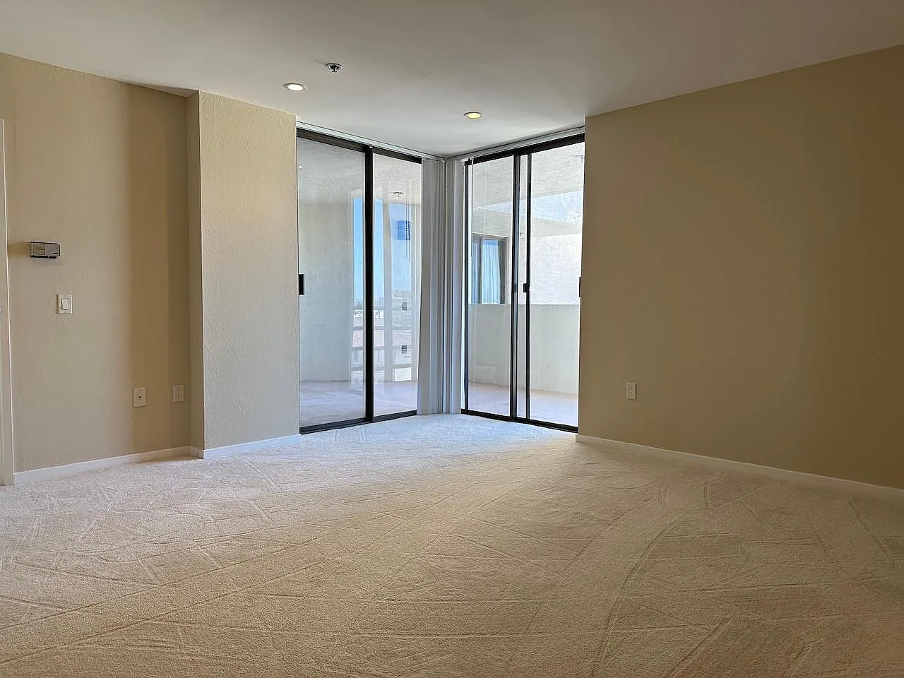 2 bed, 2.5 bath, 2058 sqft, $6,000 — Photo 4