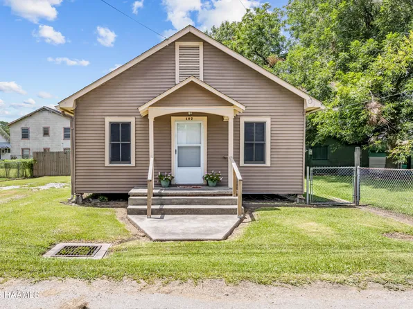 107 1st St, Abbeville, LA 70510