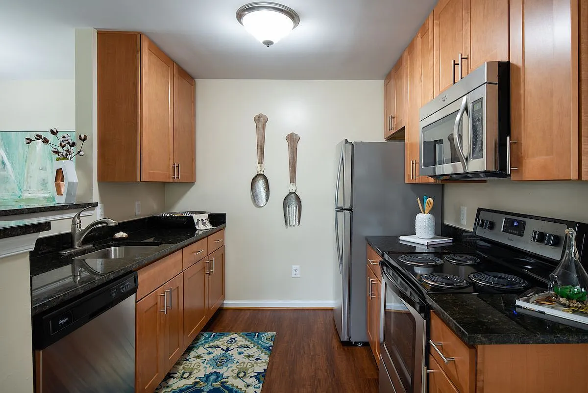 Elms Kingstowne — Photo 1