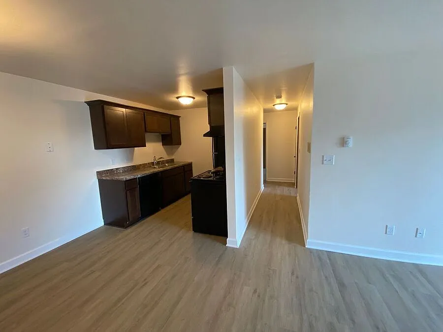 Spacious 2-Bedroom Apartment in Kenosha Great Location! — Photo 3