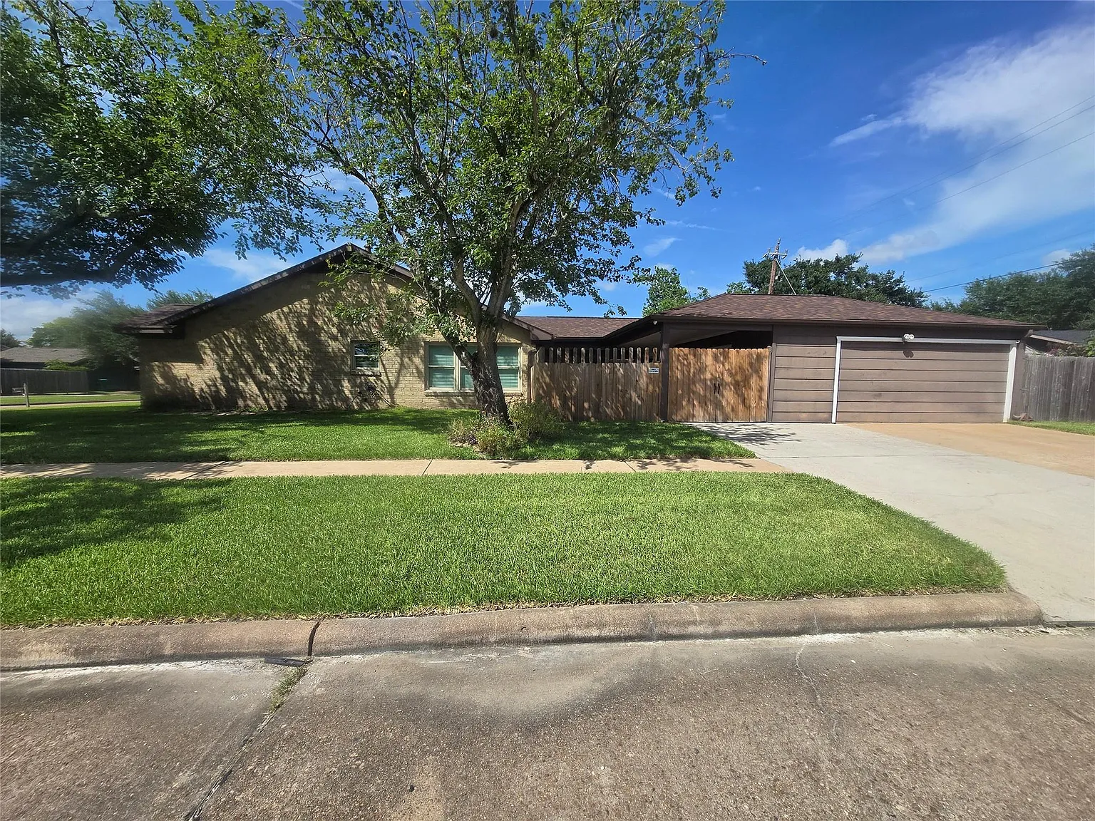 3 bed, 3.0 bath, 2168 sqft, $2,750 — Photo 3