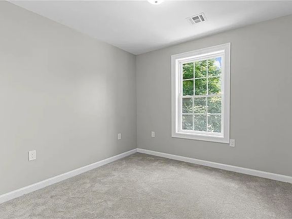 5th image of 72 Wadsworth St #2