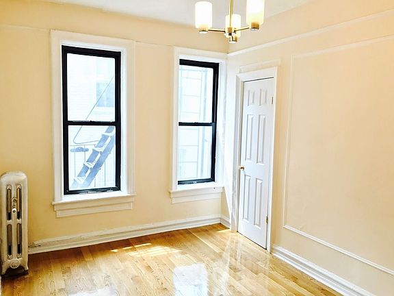 3rd image of 324 Montgomery St APT B8