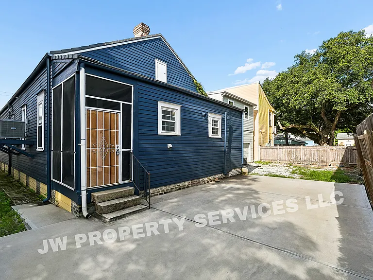 5225 Magazine St — Photo 11