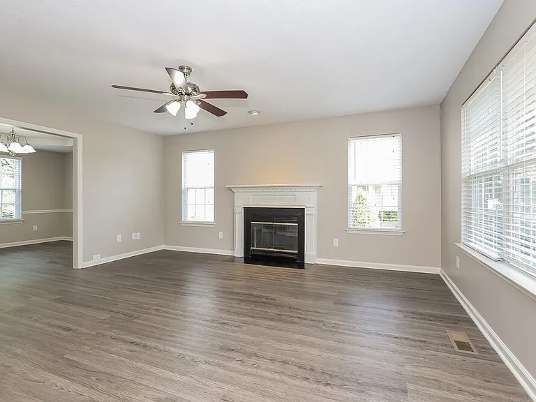 6988 Calderwood Dr — Photo 4