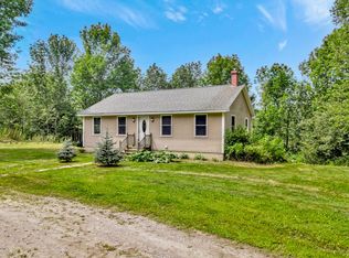 8 Pioneer Rd, Bowdoinham, ME 04008