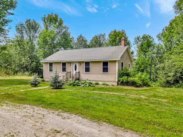 8 Pioneer Road, Bowdoinham, ME 04008