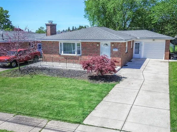 35 Baker Ct, Lackawanna, NY 14218