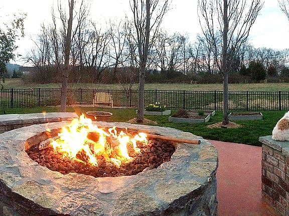 Natural gas firepit