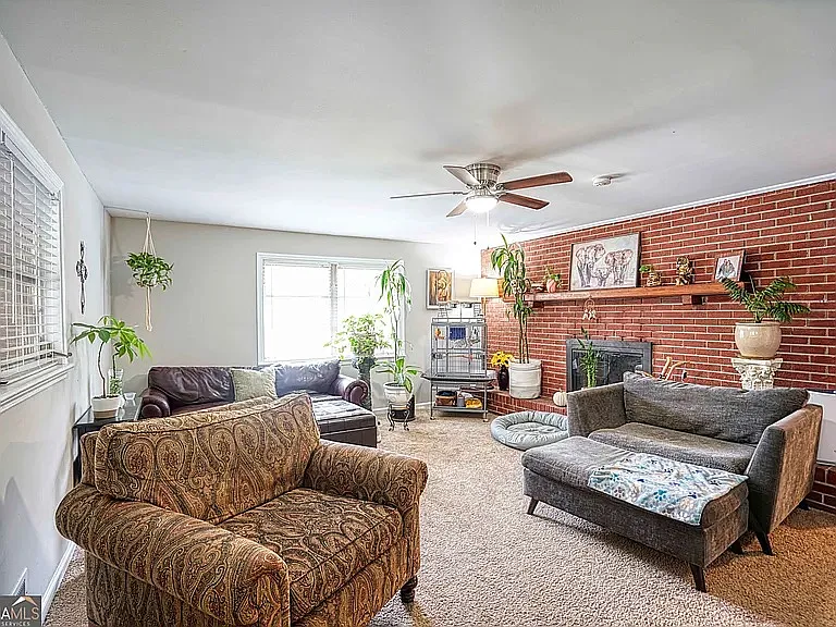 4 bed, 2.5 bath, 1966 sqft, $2,500 — Photo 3