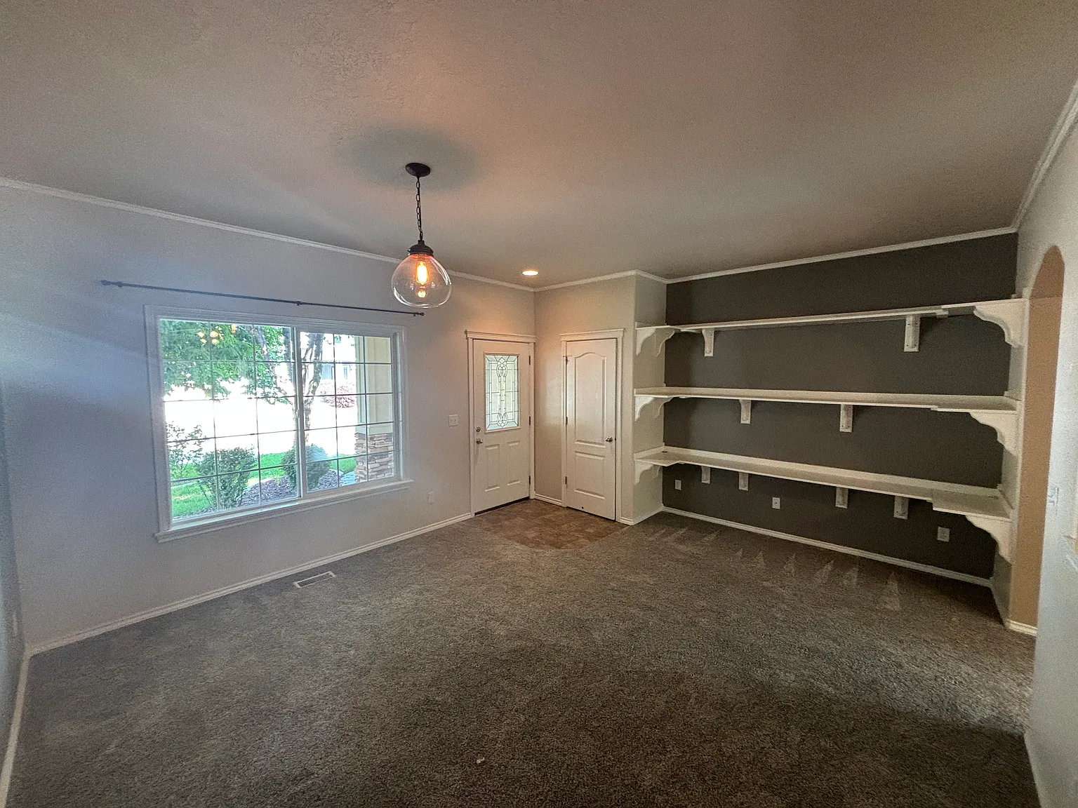 4 bed, 2194 sqft, $2,550 — Photo 3