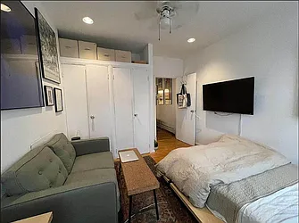 Rented by KNOCKKNOCK LLC