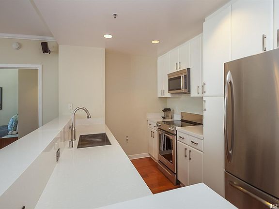 2nd image of 250 King St Unit 758
