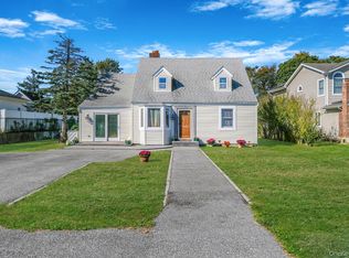 404 Vanderbilt Boulevard, Oakdale, NY 11769