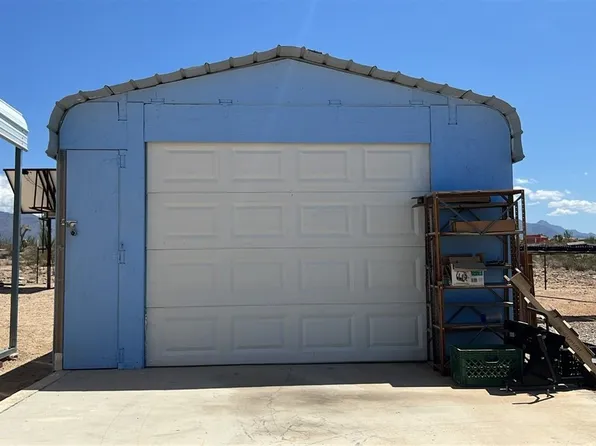 13934 S Douglas Rd, Yucca, AZ 86438