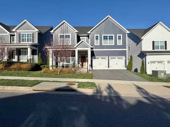 1078 Delphi Ln, Charlottesville, VA 22911