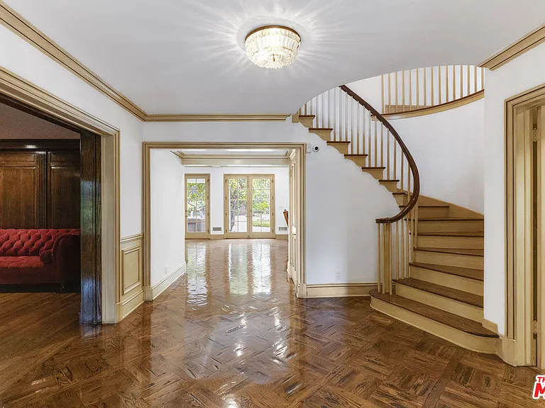 821 N Whittier Dr — Photo 27