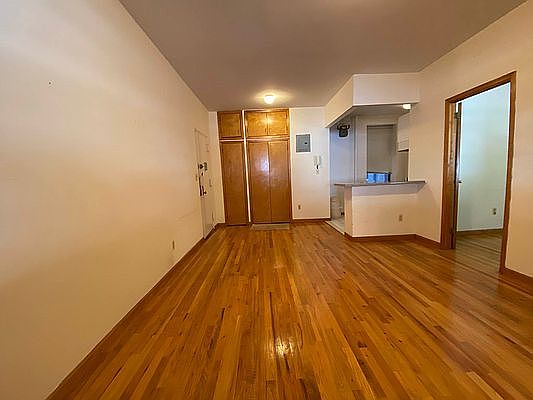 1st image of 22 W 77th St #2/5