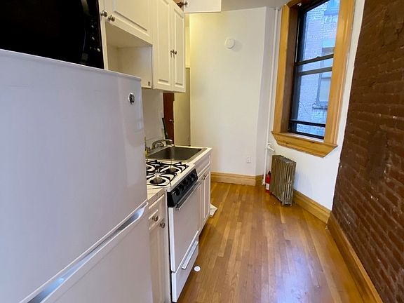 3rd image of 336 E 5th St #4