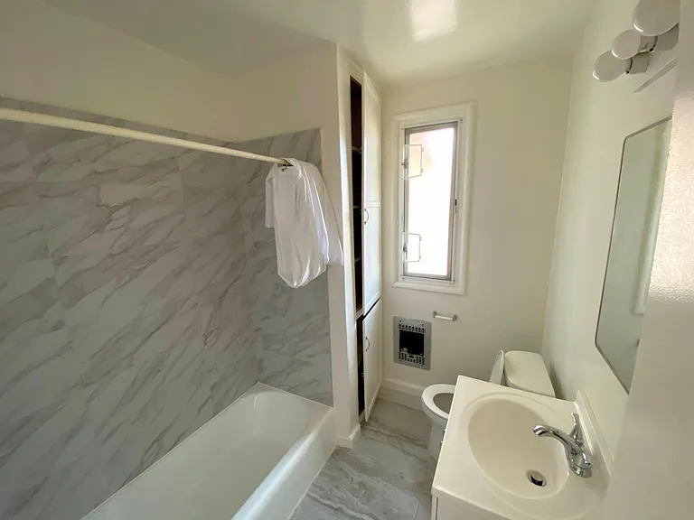 1443 Rock Glen Ave #210 — Photo 1