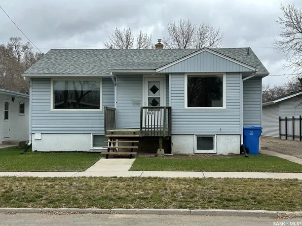 1809 2nd STREET, Estevan, SK S4A 0N4