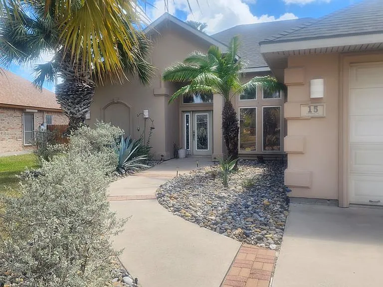 15 Cypress Point Dr — Photo 3