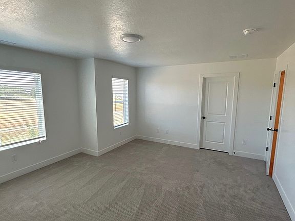 3rd image of 2818 W Aurora Ave