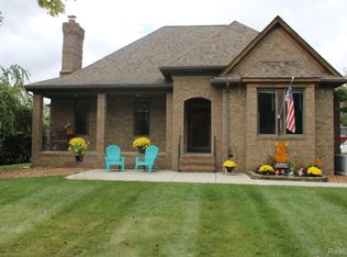 30500 Ostreich Rd, Brownstown, MI 48173