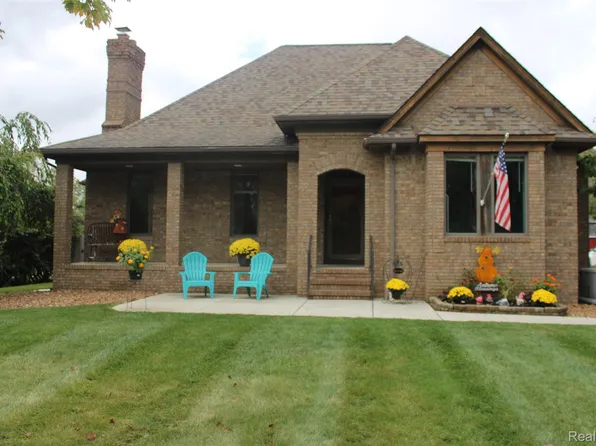 30500 Ostreich Rd, Brownstown, MI 48173