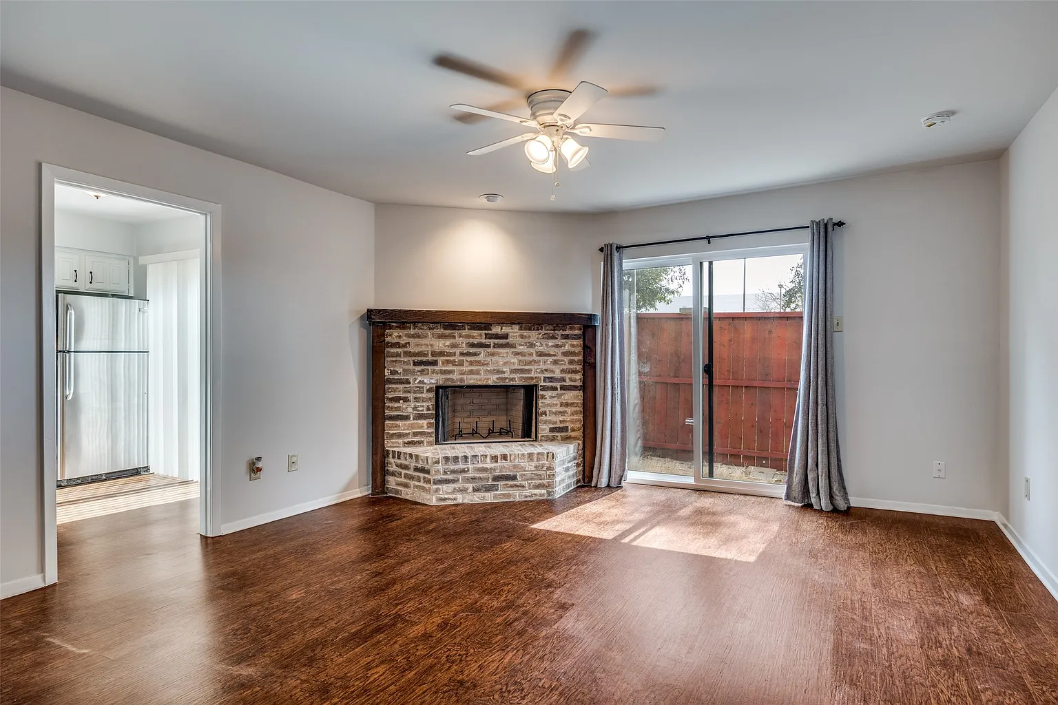 333 Melrose Dr APT 14D photo 1