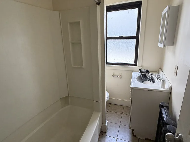 987-989 Dewey Ave #989 — Photo 12